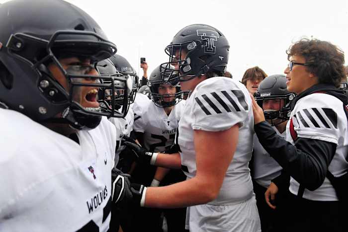 Tualatin.West-Linn.6A-football-semifinal.Leon-Neuschwander.113